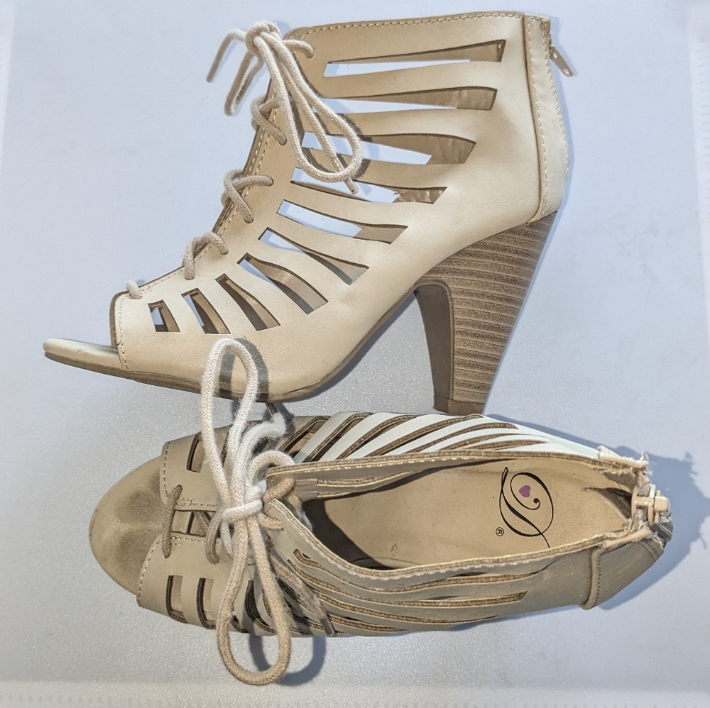 ⭐4 / $15 Gladiator style heels